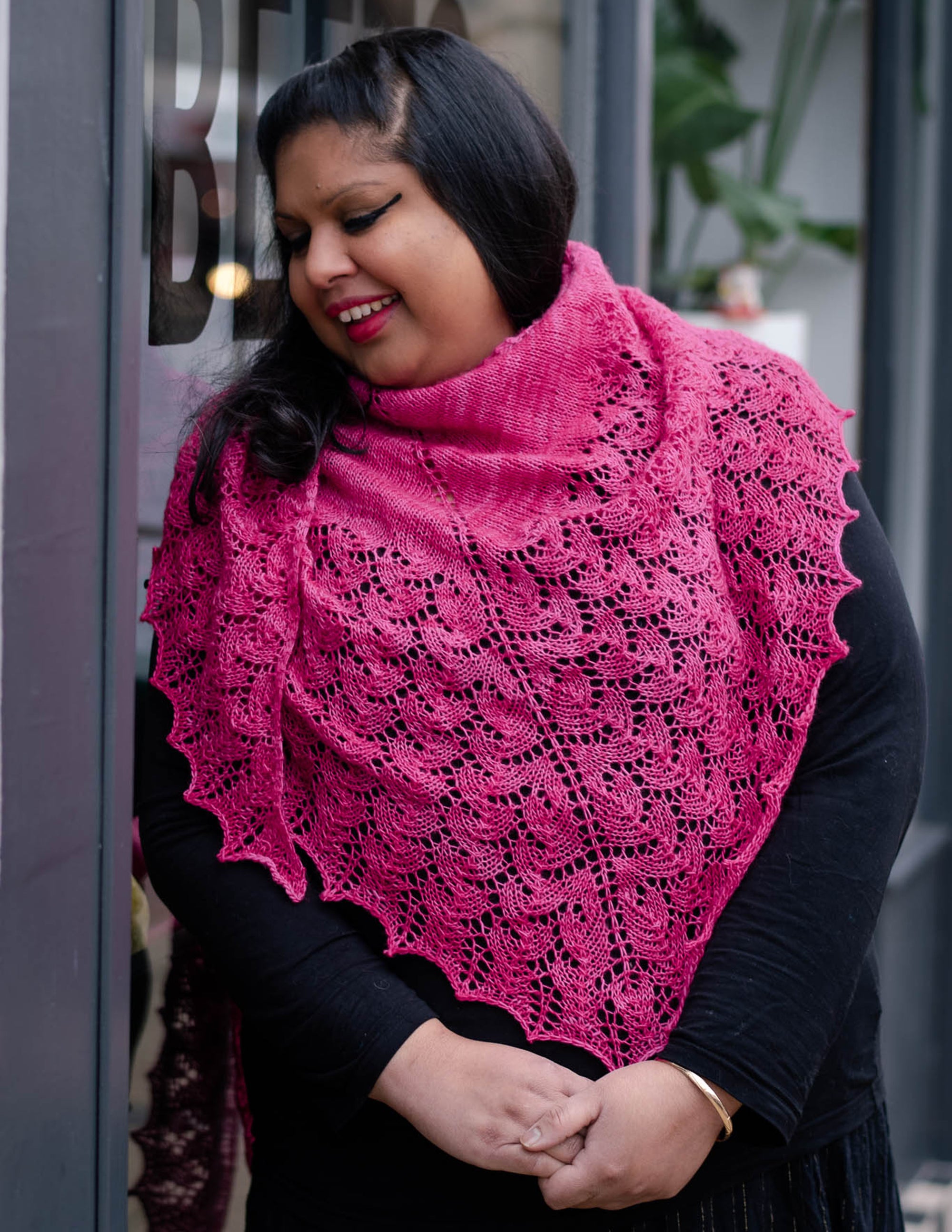 Ishbel | Beginner knit lace shawl pattern | Free workshop - Ysolda