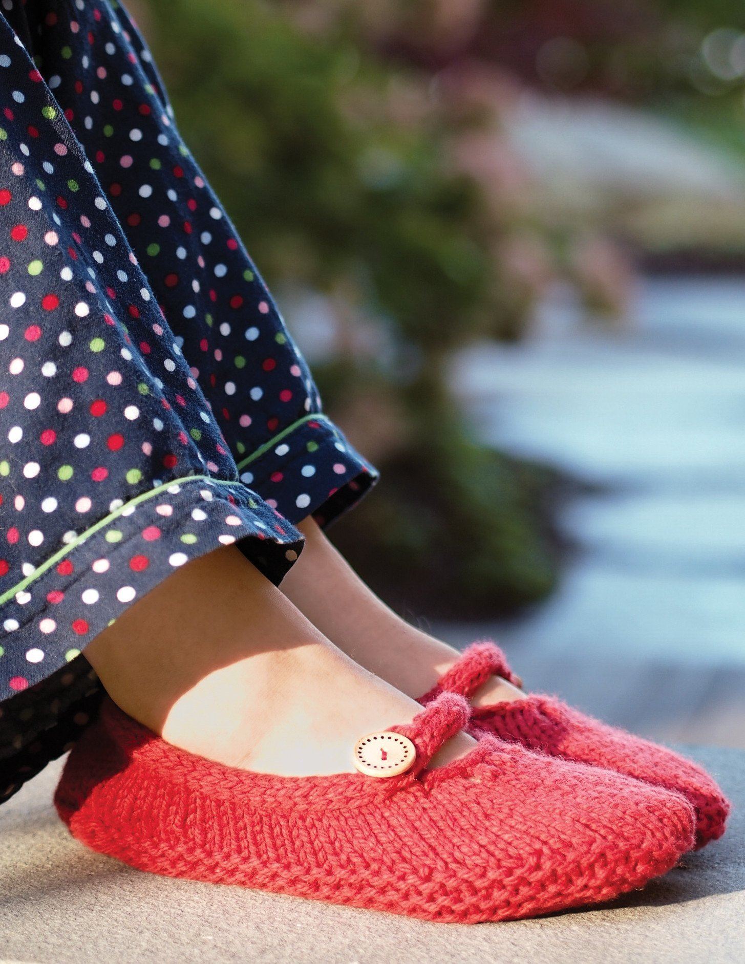 Not-so-Tiny Slippers Patterns Ysolda 